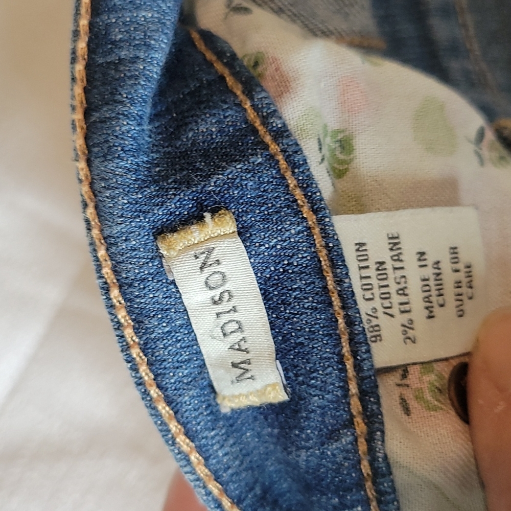 Abercrombie &Fitch Madison medium wash mid rise flared blue jeans size 6 short - Picture 7 of 7